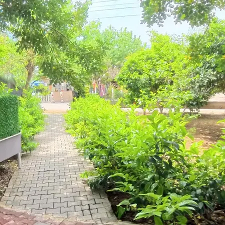 Secret Garden & Kamp alanı
